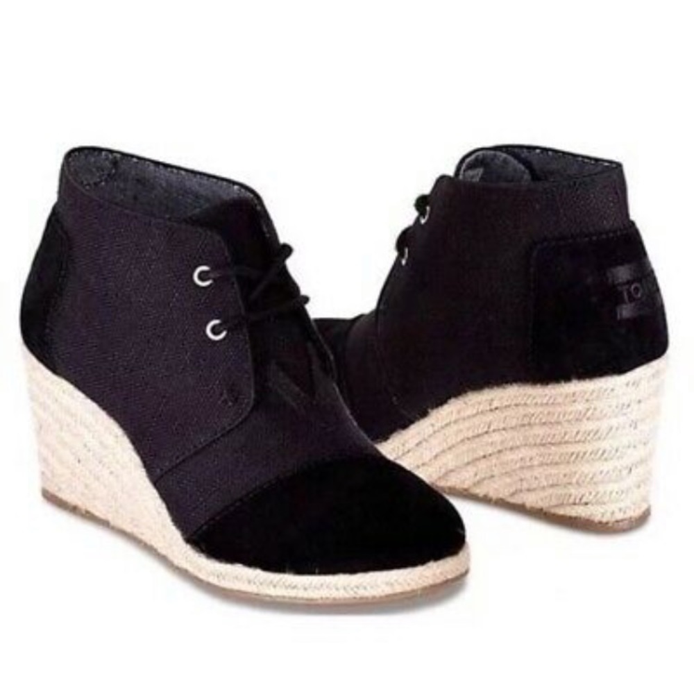 TOMS WOMEN'S Black Burlap Suede Desert Wedge